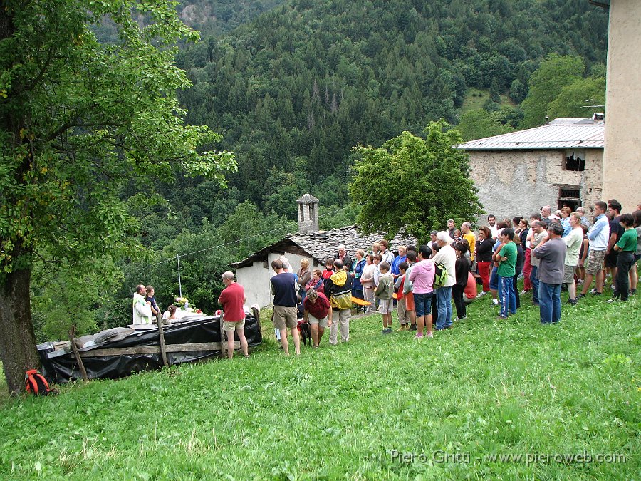 Pusdosso-Festadestate08 132.jpg - Celebra Don Alfio, parroco di Branzi, Isola di Fondra, Trabuchello